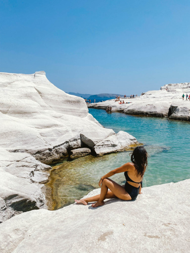 Greece packing list and plenty of packing tips to help you know what to wear in Greece. Perfect for those who want to pack light!