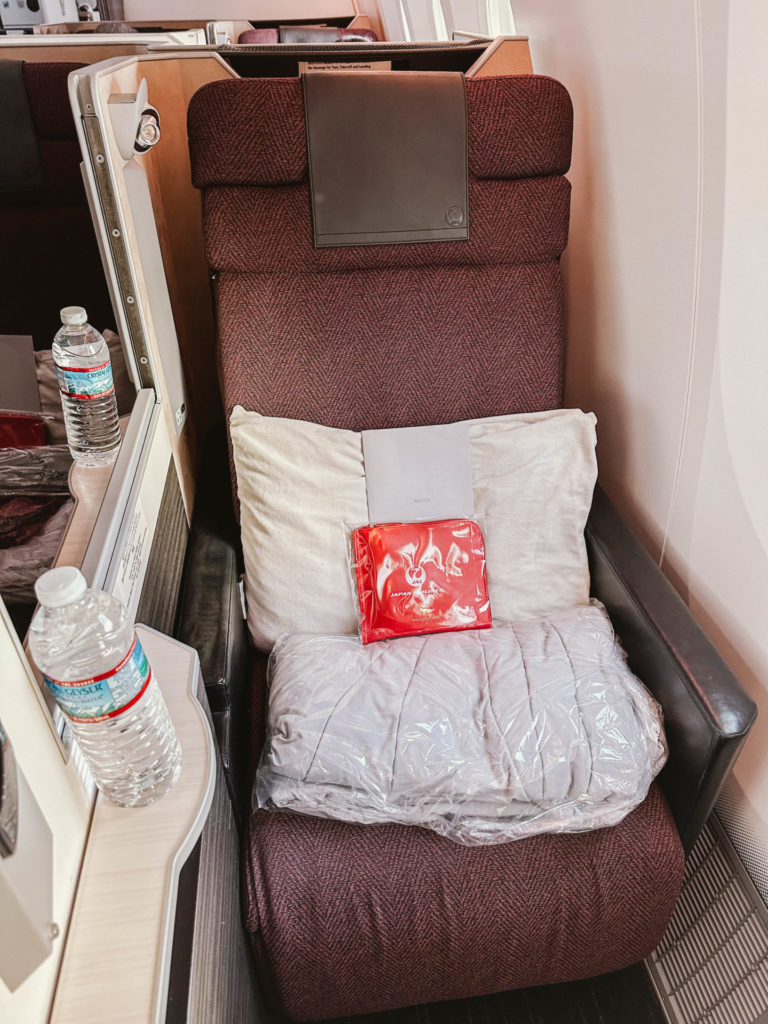 Click through to check out my review of Japan Airlines business class including how to book Japan Airlines business class with points. This review also includes a detailed look at the vegetarian and vegan options on JAL business class!