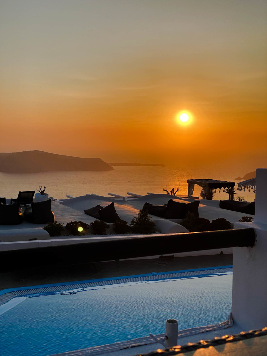 Avoid the Crowds: The Ultimate Santorini Travel Tips - Champagne Flight